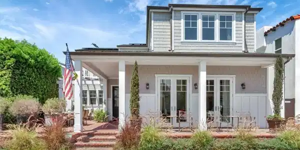57 Savona Walk