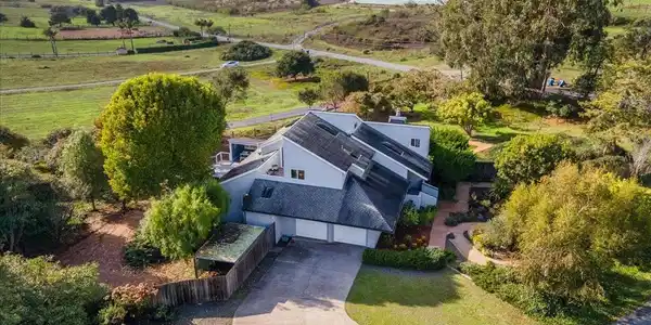 21 Crest Lane