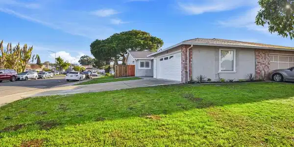 3748 Dawn Cir