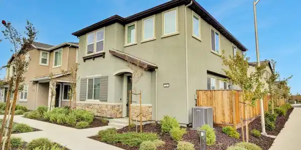 30 Cypress Ct
