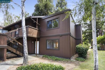 816 Camelback Pl