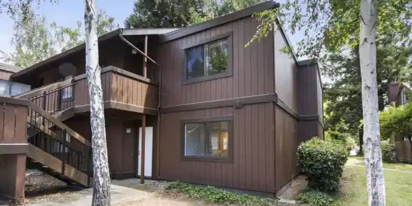 816 Camelback Pl