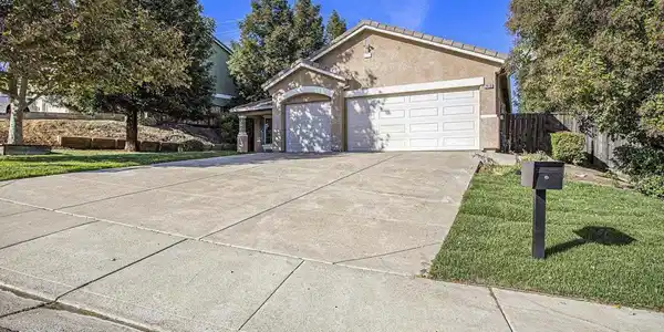 2416 Cambridge Dr