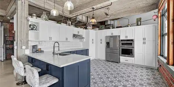 100 W 5th Street