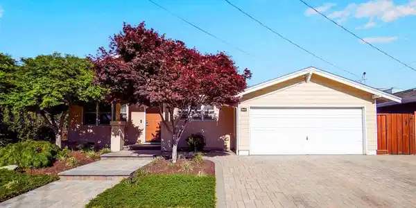 24654 Broadmore Ave.