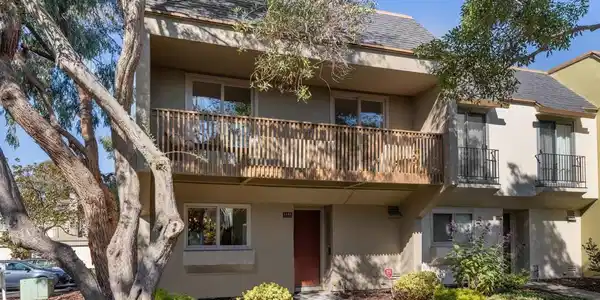 1131 Via Alamosa