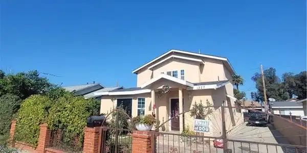 1327 W F