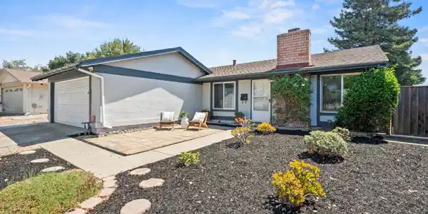 2293 Royaltree Circle