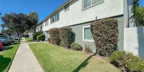 3045 E Theresa