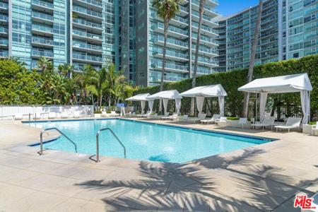 13700 Marina Pointe Drive