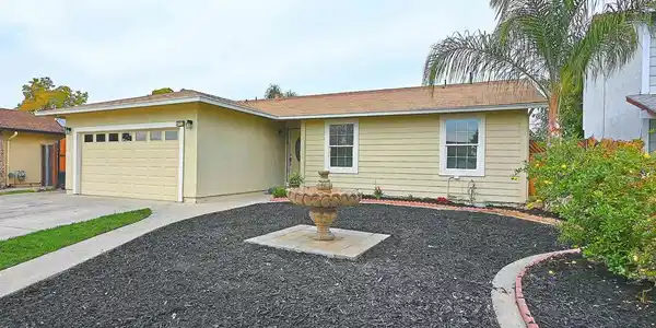 974 Walnut Dr