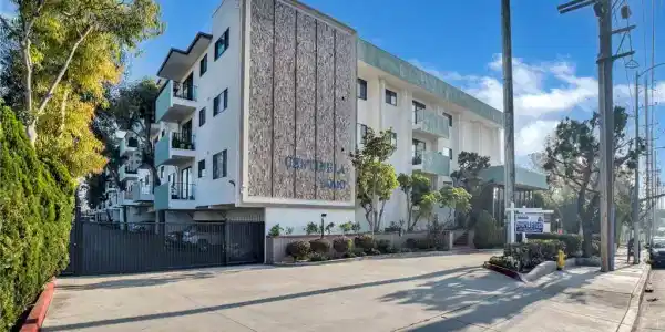 5000 S Centinela
