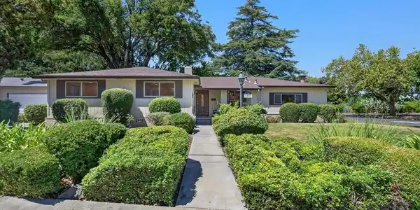 1787 Roxbury Dr
