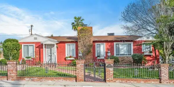 8068 El Manor