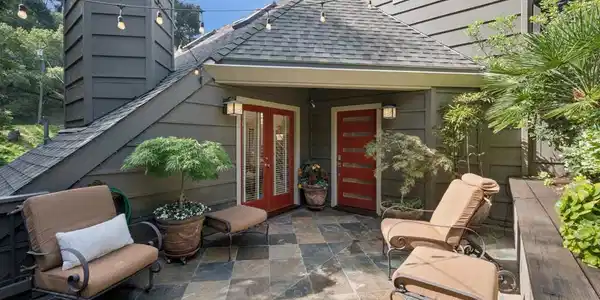2929 HOLYROOD DRIVE