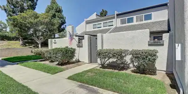 18683 Applewood Circle