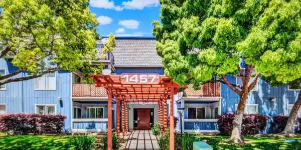 1457 N Camino Alto