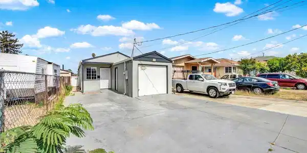 2125 102nd Ave