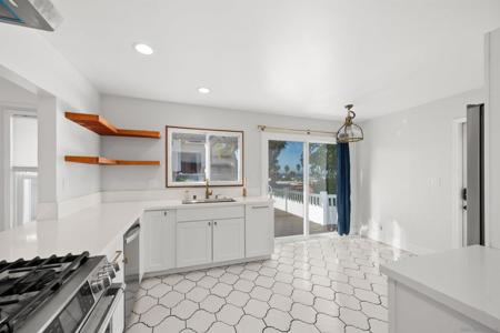 4734 Santa Cruz Ave