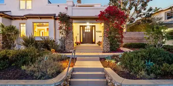 4321 Valle Vista