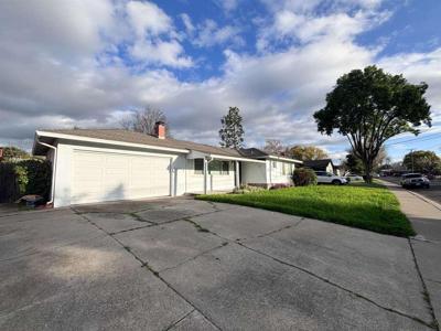 3242 Ida Dr