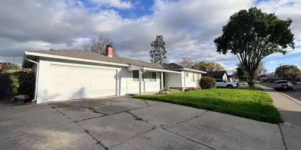 3242 Ida Dr