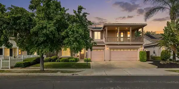 2705 Hawthorn Place