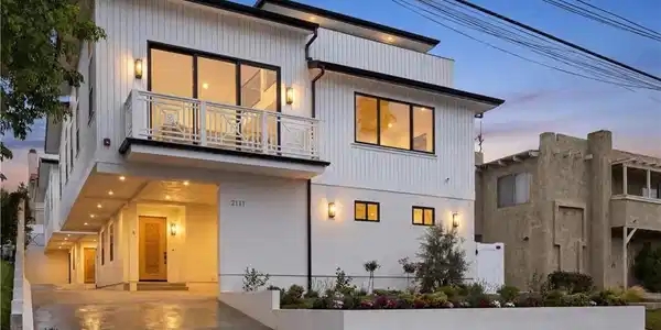 2111 Clark