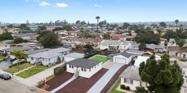 1347 Costa Ave