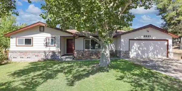 2921 Anderson Ln