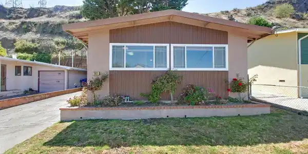 141 Pecks Lane