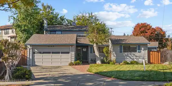 3393 Sutton Loop