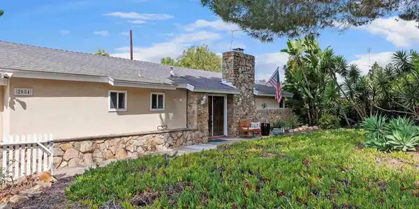 2084 Meadowlark Circle