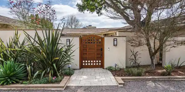 5725 Loma Verde Dr