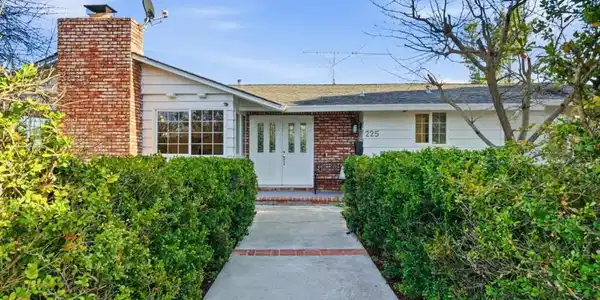 225 W Meadow Drive