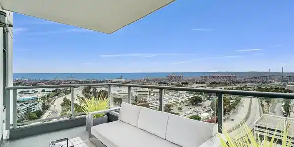 411 W Seaside Way