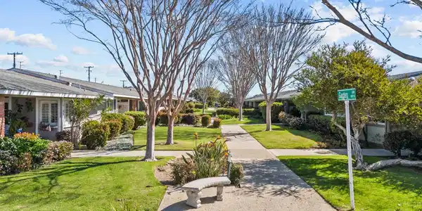 66 W Garden Green