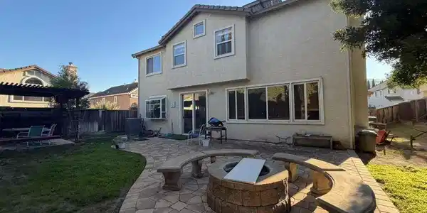 4 Deer Hill Ct