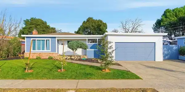 1382 Donna St