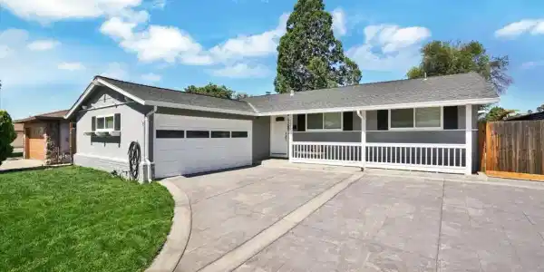 5495 Hughes Pl