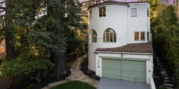 953 Grosvenor Pl