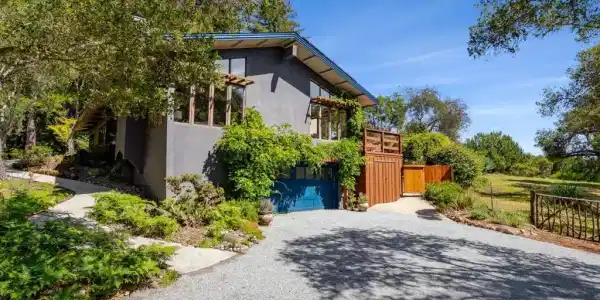 899 Calabasas Road