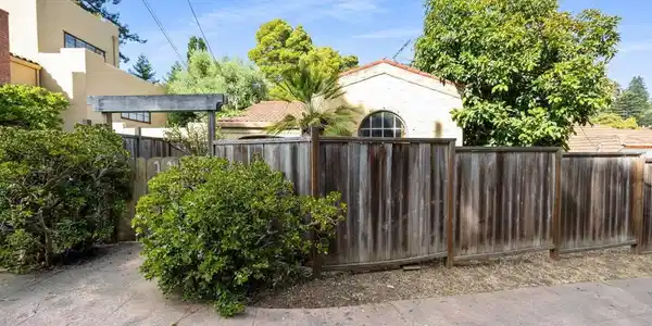 11 Edgecroft Rd
