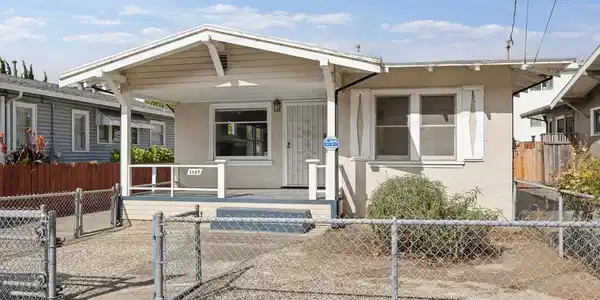 1147 Huff AVE