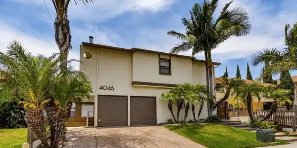 4046 Iowa St