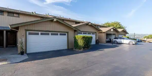 20111 W RIDGE Ct