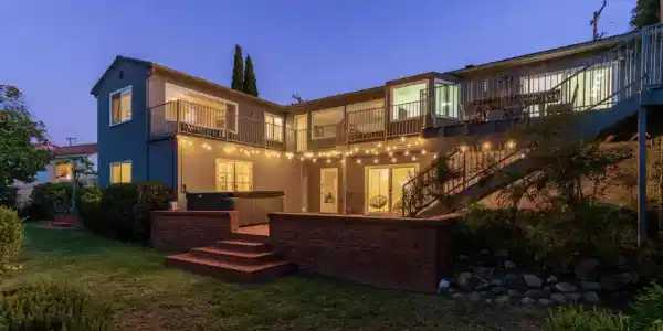 7850 Roseland Dr