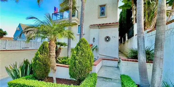 721 W 27th