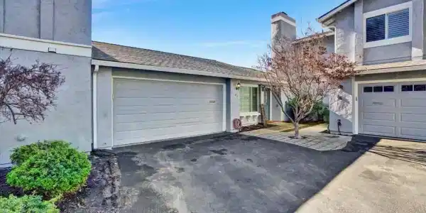 87 Fountainhead Ct
