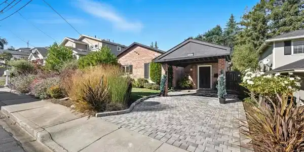 2662 Thornhill Drive